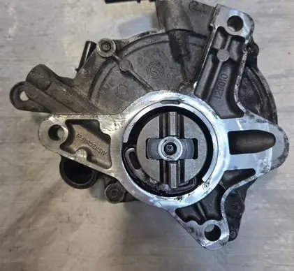 Ford Mondeo MK IV Vacuum pump 9673836180