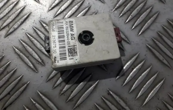 BMW 3 E90 E91 Antenna control unit 21367510 6932644-05