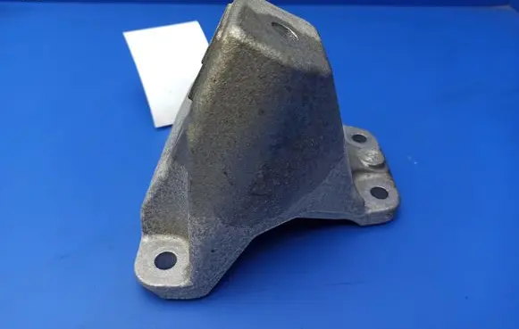 BMW 5 F10 F11 Engine mounting bracket 6795958 6781242 22116781242