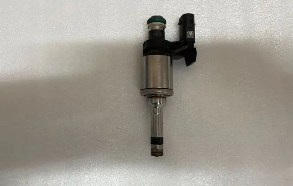 Skoda Fabia Mk3 (NJ) Fuel injector 04E906036AE