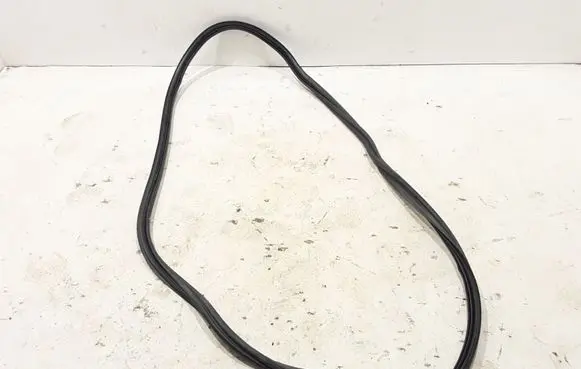 Trunk rubber seal (body)
