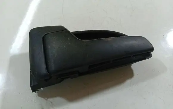Hyundai Santa Fe Front door interior handle 