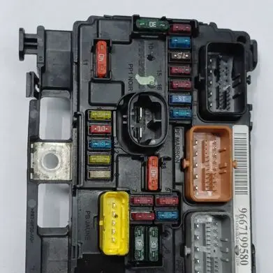 Peugeot 207 Fuse box set 9667199580 BSMR0700