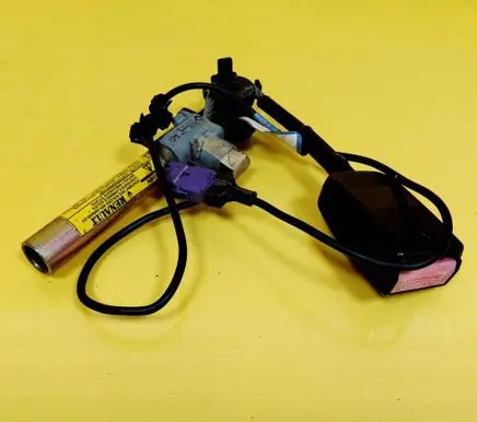 Renault Laguna I Front seatbelt buckle 