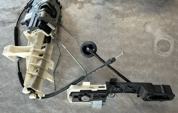 Ford Explorer Front door lock 8A5A5421813EC DB5378219A65AH