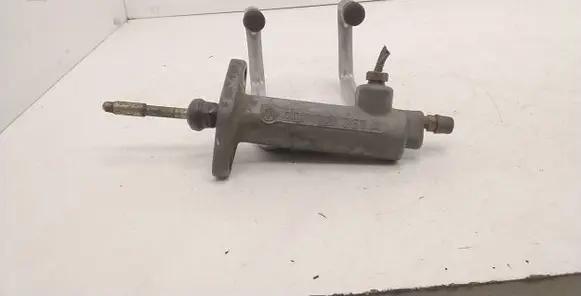 Volkswagen II LT Clutch slave cylinder 2D0721261A