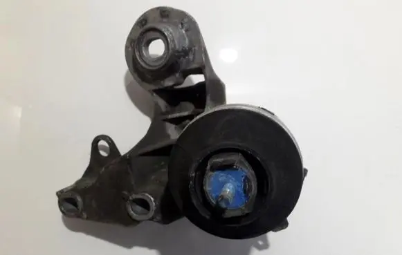 Audi A6 S6 C5 4B Engine mount bracket 8d0199379 9d0199382p