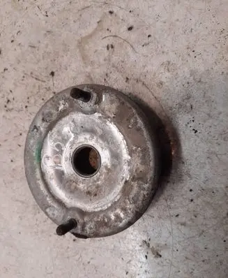 Volkswagen PASSAT B5 Coil spring mount 