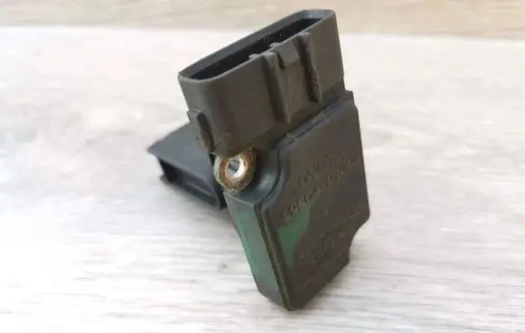 Toyota Avensis Verso Mass air flow meter 22204-27010 4519 AFH70M23