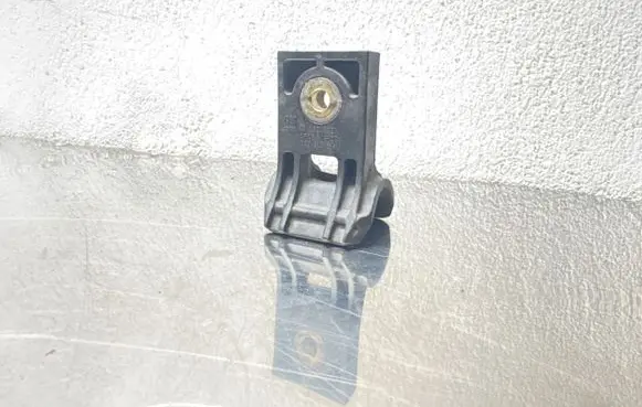 Opel Insignia A Radiator mount bracket 13262692 329510614