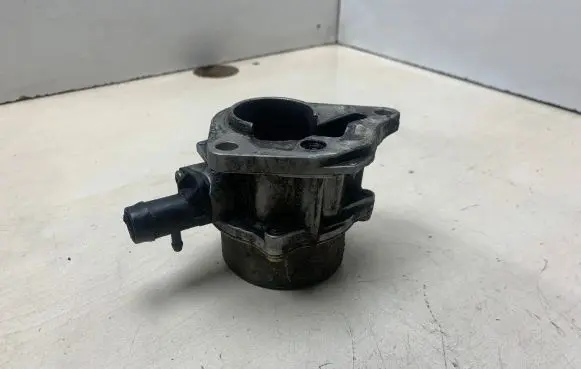 Renault Megane II Vacuum pump