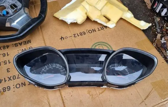 Peugeot 308 Speedometer (instrument cluster) 9807588280