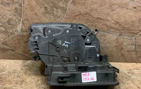 BMW 2 F46 Front door lock 7281937