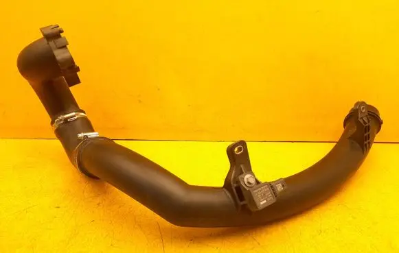 Engine coolant pipe/hose