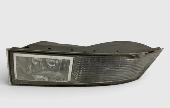 Cadillac Escalade Front bumper turn signal 