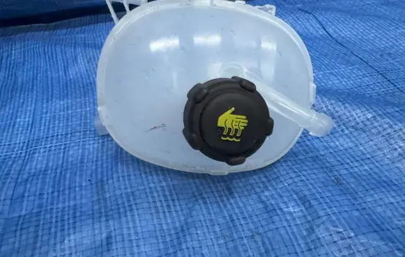 Renault Austral Coolant expansion tank/reservoir 217111203R