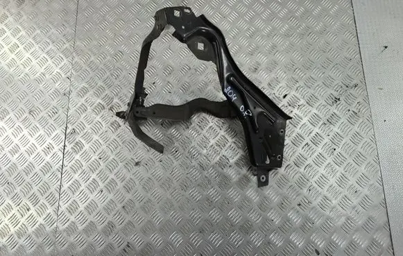 Mercedes-Benz C W204 Headlight/headlamp mounting bracket 204626045
