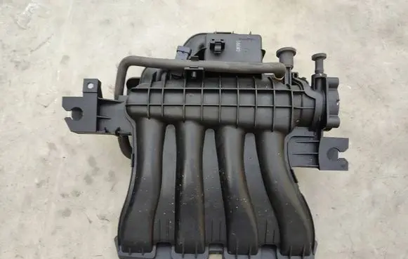 Renault Megane III Intake manifold CZ00A