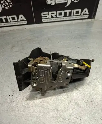 Mercedes-Benz E W210 Rear door lock 2027300535