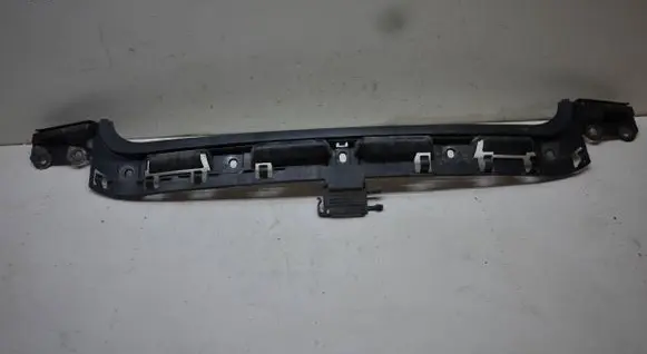Rear bumper mounting bracket