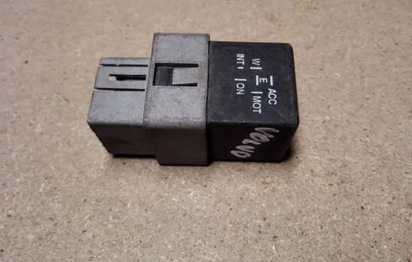 Volvo S40, V40 Other relay MB953394 72HM100