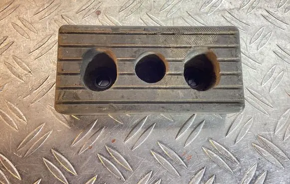 Tesla Model Y Jacking socket point 100912400C