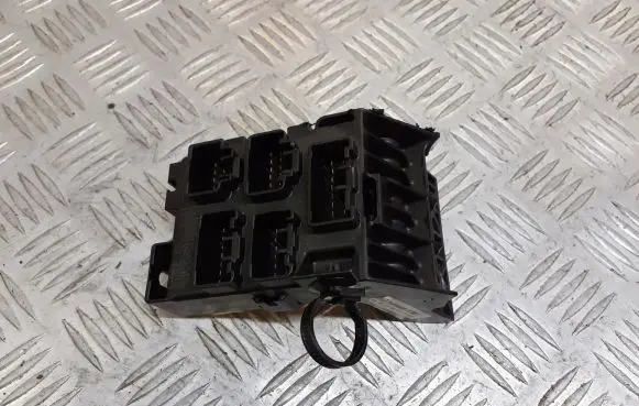 Toyota Avensis T250 Fuse box cover 82734-05030
