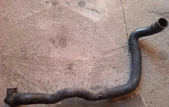 Volkswagen Touran I Engine coolant pipe/hose