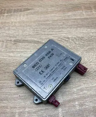 Audi A4 S4 B6 8E 8H Aerial antenna amplifier 8E0035456A
