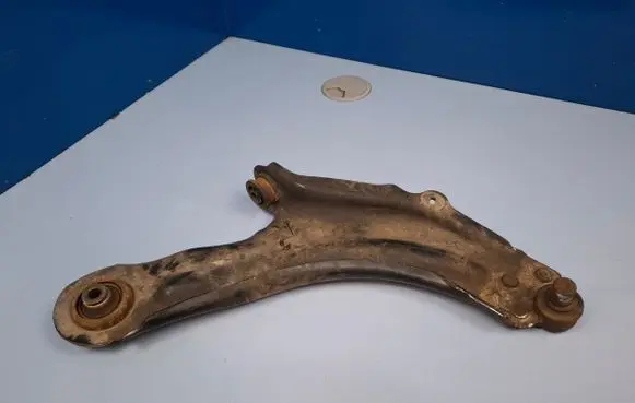 Renault Kangoo II Front lower control arm/wishbone