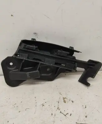 Front bumper mounting bracket
