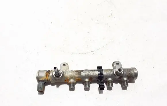 Volvo XC90 Fuel main line pipe 31460936