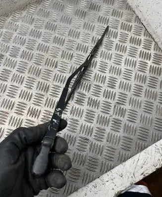 Rear wiper blade arm