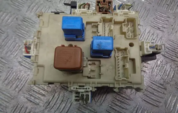 Nissan Almera Tino Fuse box cover 24350--BU210
