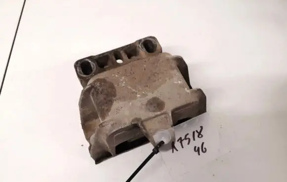 Skoda Octavia Mk1 (1U) Engine mount bracket 1j0199555