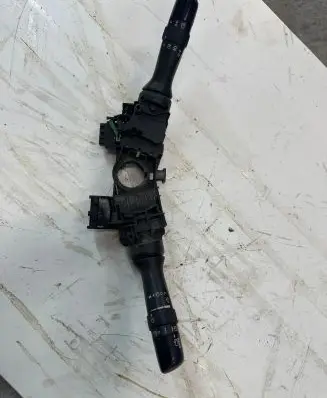 Toyota Prius c Wiper turn signal indicator stalk/switch 17F060