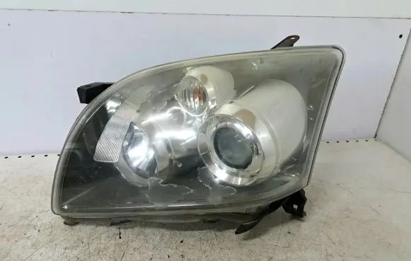 Toyota Avensis T250 Headlight/headlamp