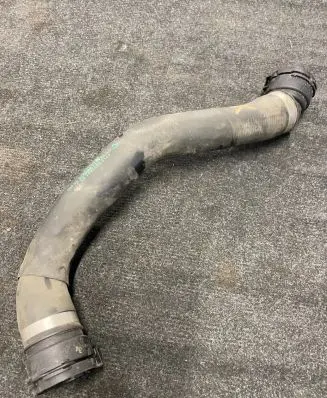 BMW 5 G30 G31 Engine coolant pipe/hose 8572911