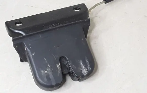 Audi A3 S3 8L Tailgate/trunk/boot lock/catch/latch 8L0827505E