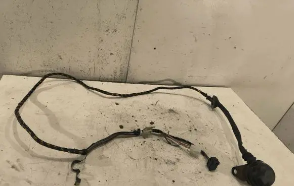 Volkswagen PASSAT B6 Tow bar relay 321534321011