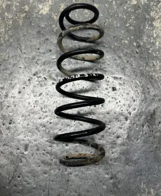 Volkswagen Polo IV 9N3 Rear coil spring