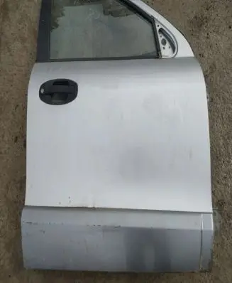 Hyundai Santa Fe Front door sidabrines
