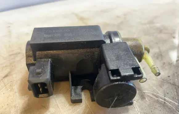 Opel Astra H Turbo solenoid valve 8981056561