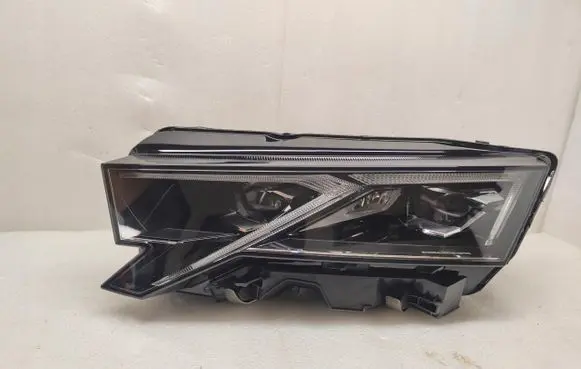 Skoda Octavia Mk4 Headlight/headlamp