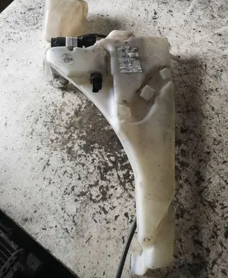 Volvo S40 Windshield washer fluid reservoir/tank 4N5113K163AE