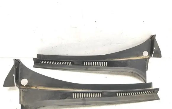 Volkswagen Golf Plus Wiper trim 5M0819403B 5M0819404B