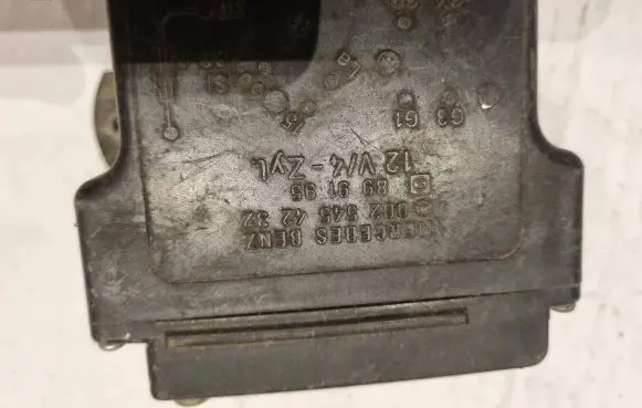 Mercedes-Benz E W124 Glow plug pre-heat relay