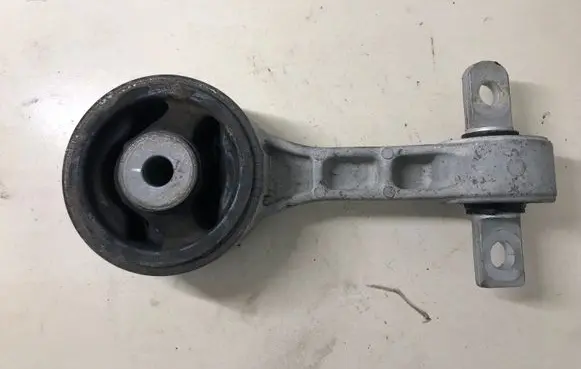 Engine mount bracket