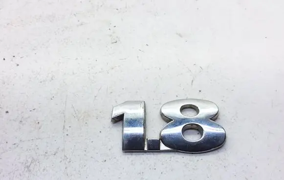 Volkswagen PASSAT B5 Manufacturers badge/model letters 