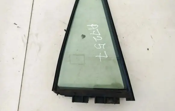Toyota RAV 4 (XA30) Rear vent window glass 